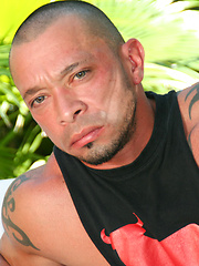 Burly Exhibitionist Eddie Kordova - Gay porn pics at Gaystick