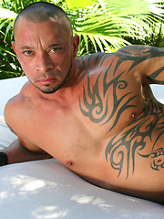 Burly Exhibitionist Eddie Kordova - Gay porn pics at Gaystick