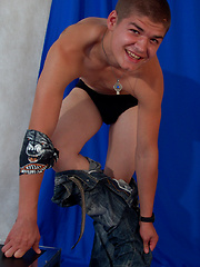 Thugged out and well-hung teenager Henry lets you spy on him as he masturbates in this solo ... - Gay porn pics at Gaystick