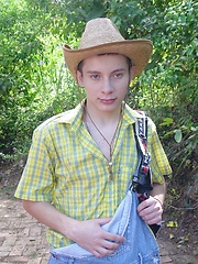 Tony Found His Willy - Gay porn pics at Gaystick