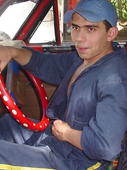 Tony Found His Willy - Gay porn pics at Gaystick