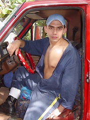 Tony Found His Willy - Gay porn pics at Gaystick