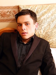 Bareback Salesmen (Scene 3): 3WAY - Gay porn pics at Gaystick