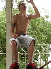 JAMES RILEY LANDS A SKATER LOAD - Gay porn pics at Gaystick