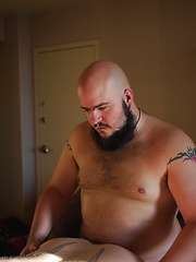 Big Bear Bareback Group Fuck - Gay porn pics at Gaystick