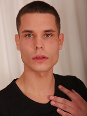 Flexible James Young stroking his hard cock. - Gay porn pics at Gaystick