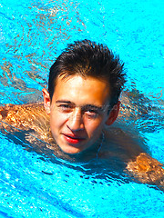 Superboy Alec relaxing on the beach - Gay porn pics at Gaystick