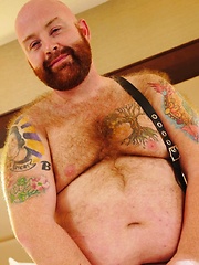 Ginger Bear Tate Taylor shows off his Fire Crotch - Gay porn pics at Gaystick