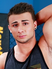 Raoul is a good natured guy who knows when to turn up the intensity - Gay porn pics at Gaystick
