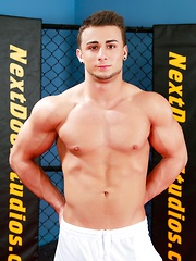 Raoul is a good natured guy who knows when to turn up the intensity - Gay porn pics at Gaystick