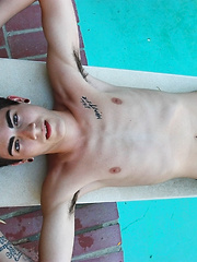 Greedy Cum Addict Rad Eats It - Gay porn pics at Gaystick