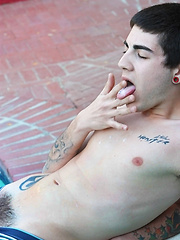 Greedy Cum Addict Rad Eats It - Gay porn pics at Gaystick