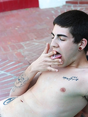 Greedy Cum Addict Rad Eats It - Gay porn pics at Gaystick