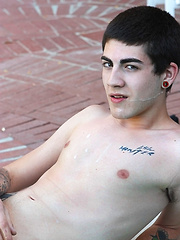 Greedy Cum Addict Rad Eats It - Gay porn pics at Gaystick