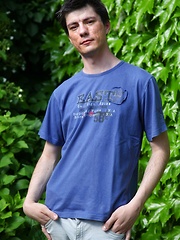 Philly Braska fingers his asshole in the backyard. - Gay porn pics at Gaystick