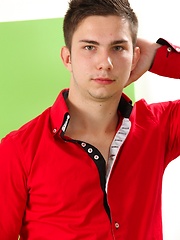 Sexy Cody Dexter exposes his hairy asshole. - Gay porn pics at Gaystick