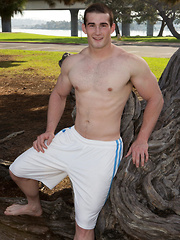 Beefy american jock Neal - Gay porn pics at Gaystick