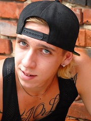 Young Skater Boy Jamie Brady - Gay porn pics at Gaystick