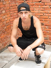 Young Skater Boy Jamie Brady - Gay porn pics at Gaystick