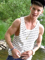 Alexander Dorch Public Handjob Part 1 - Gay porn pics at Gaystick