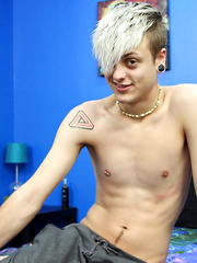 Jason Loves A Live Show! - Gay porn pics at Gaystick