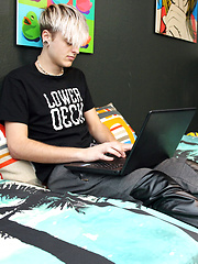 Jason Loves A Live Show! - Gay porn pics at Gaystick