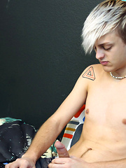 Jason Loves A Live Show! - Gay porn pics at Gaystick