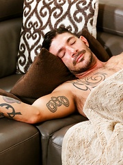 Men Over 30 - Sleepy Head - Gay porn pics at Gaystick