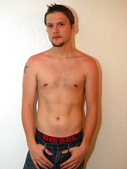 WORKING THE THUG LOVE - Gay porn pics at Gaystick