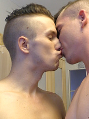 Czech Hunter - Gay porn pics at Gaystick